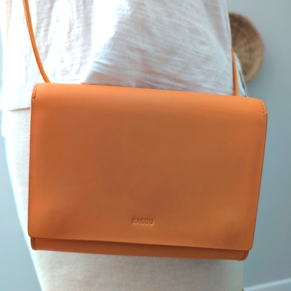 Baggu Bright Orange Compact Fine Grain Leather Purse - Picture 10 of 15